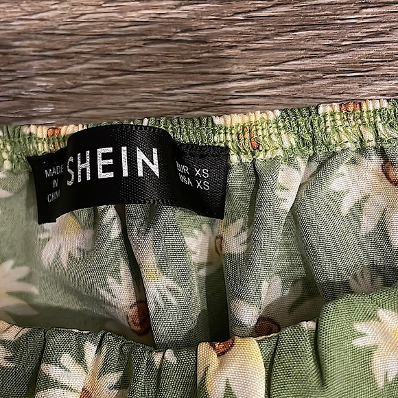 *NEW* Floral Tie Back Top - Picture 4 of 5